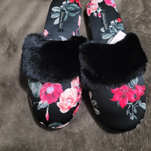 Victorias secret floral satin slippers! - Picture 2 of 3